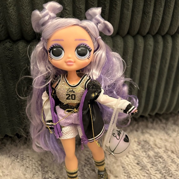 O.M.G Surprise! Dolls with Pink, Blue, and Purple Hair - Picture 3 of 5